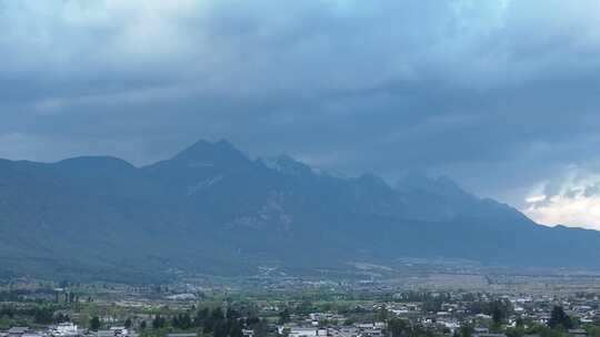 航拍特写雪山与白沙古镇村落全景近景运镜