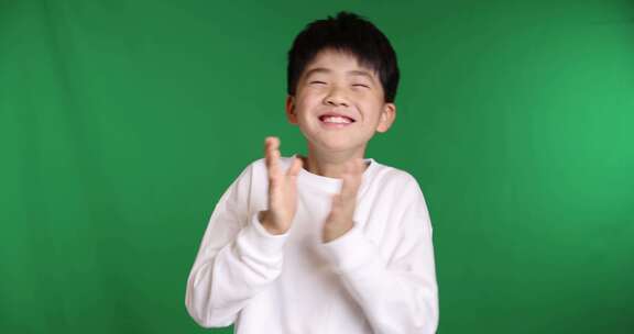 帅气的中国小男孩做手势鼓掌8K实拍