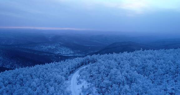 航拍大兴安岭冬季森林冰雪风光