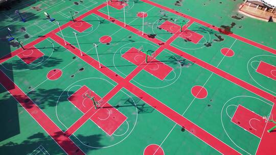 露天塑胶地面篮球场航拍视频素材模板下载