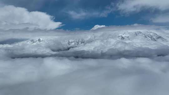 川西蜀山贡嘎雪山航拍穿云日照金山延时摄影