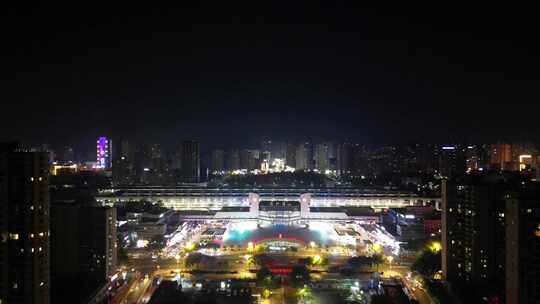 俯瞰视角下灯火通明的火车站夜景九江站夜景