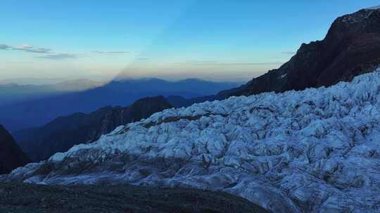 航拍傍晚的四川第二高峰中山峰冰川冰塔林