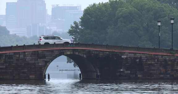 杭州西湖夏天西冷桥风光