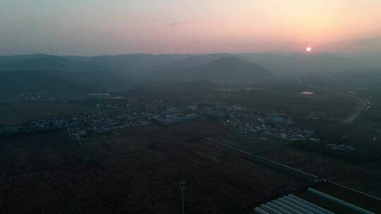 航拍 乡村 夕阳 田地 新农村 日落 山区 4K