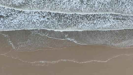 俯拍大海阴天大海航拍海洋海水海岸线海滩视频素材模板下载