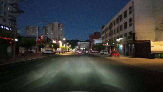 夜晚马路空镜头