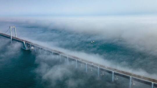 云海中的大连星海湾大桥视频素材模板下载