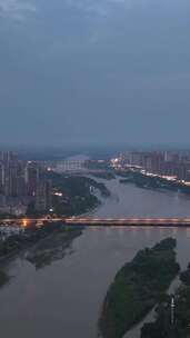 竖屏航拍四川德阳绵远河两岸夜幕降临夜景