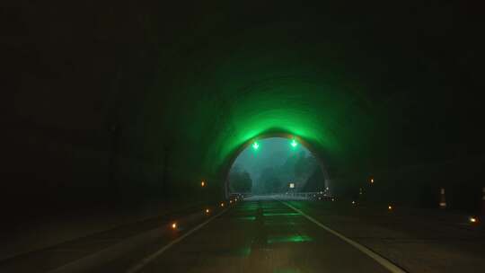 南方山路高速公路隧道灯光