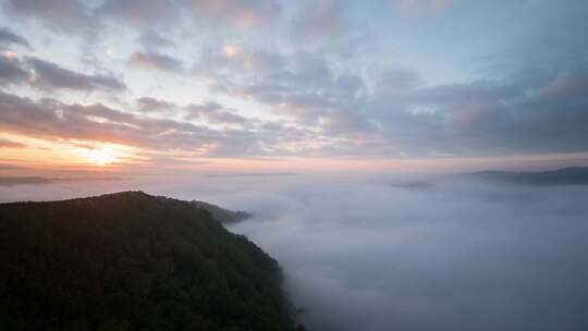 云海日出壮丽风景森林云雾缭绕