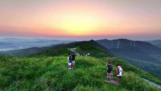 高山风车日落航拍