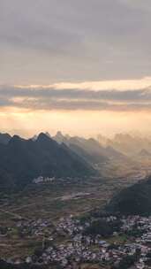 竖版航拍桂林阳朔兴坪山川清晨日出迷雾