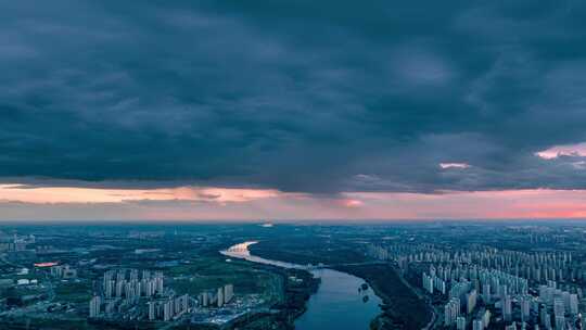 阴雨天的城市余晖 黑云压城 沈阳浑河航拍