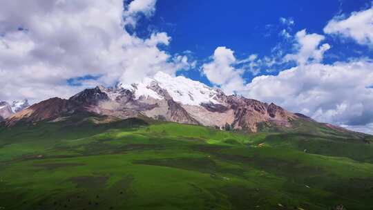 甘孜理塘县格聂雪山主峰