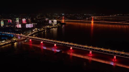 武汉长江大桥与鹦鹉洲长江大桥同框夜景航拍