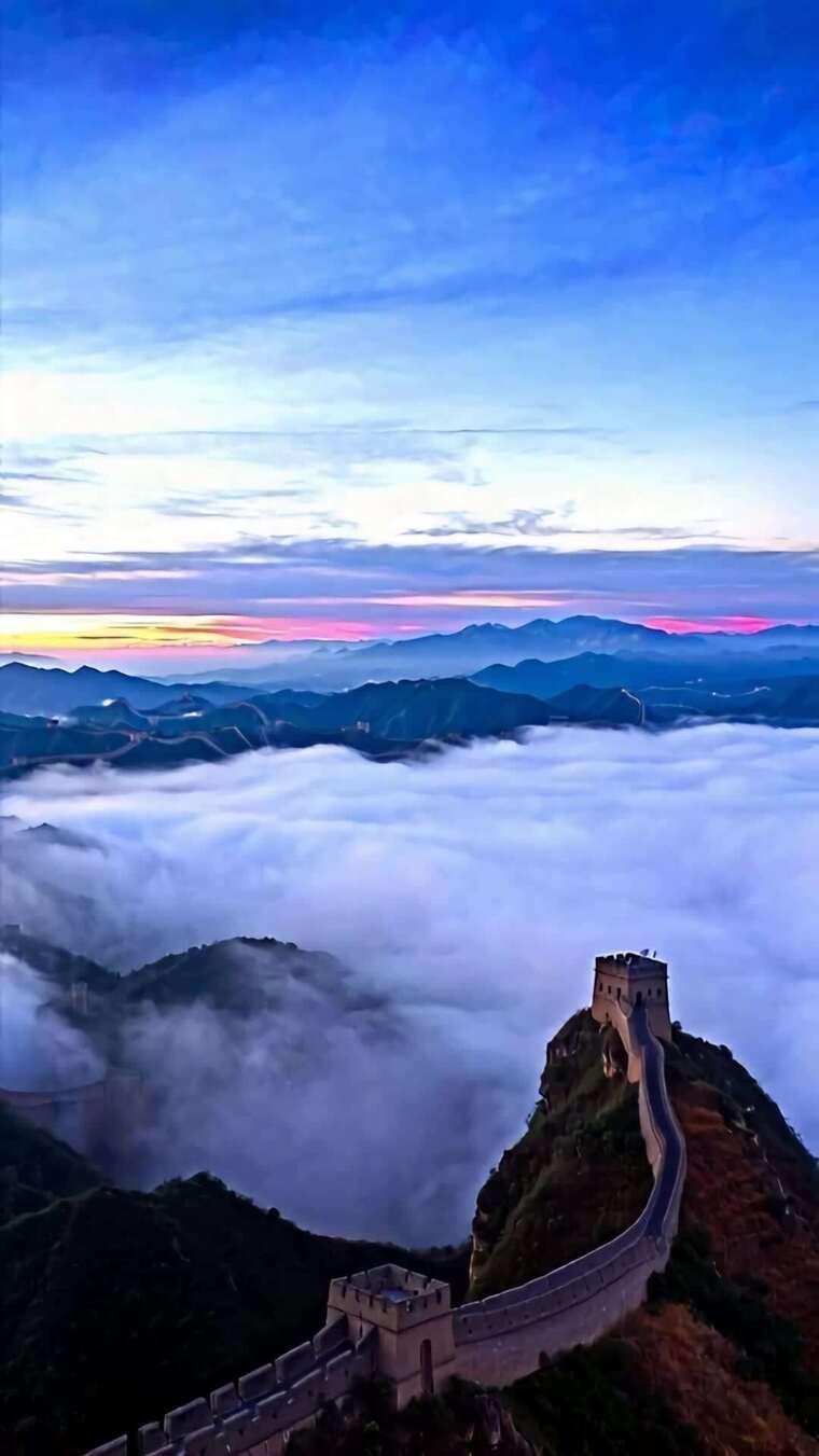 云海中的长城壮丽全景