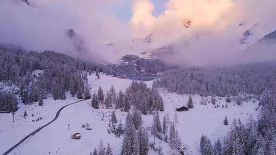 多雪多雾的山脉视频素材模板下载