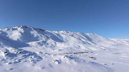 航拍新疆阿勒泰喀纳斯雪景白雪覆盖的雪山