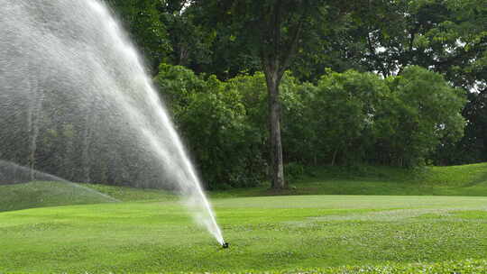 绿色高尔夫球场高压自动喷水装置