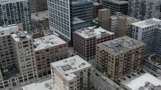美国芝加哥市-市中心的摩天大楼和建筑物。空中倾斜显示视频素材模板下载