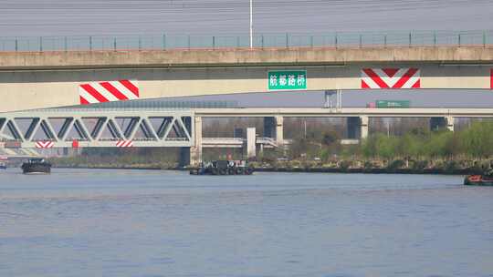 上海内河运输大治河航都路桥货船视频素材模板下载