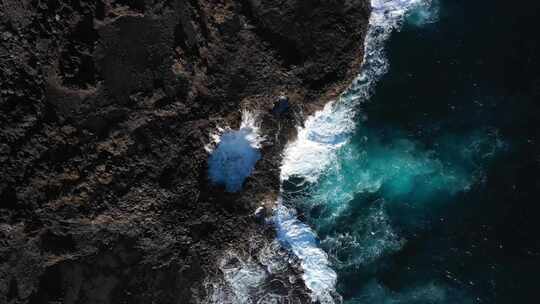 天然海洋泳池天线中的水