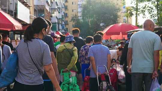 菜市场买菜人流逛早市人群市井生活