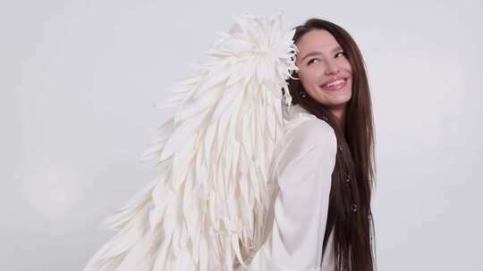白翼天使女孩的视频剪辑