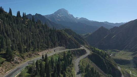 原创新疆旅行独库公路雪山森林自然风光航拍