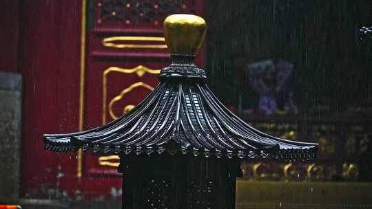 中国风寺庙古建筑下雨雨滴慢镜头