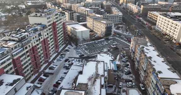 冬季城市住宅区和高楼鸟瞰全景