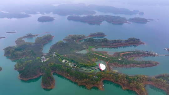 航拍河南省信阳市春季清晨大雾的南湾湖风光