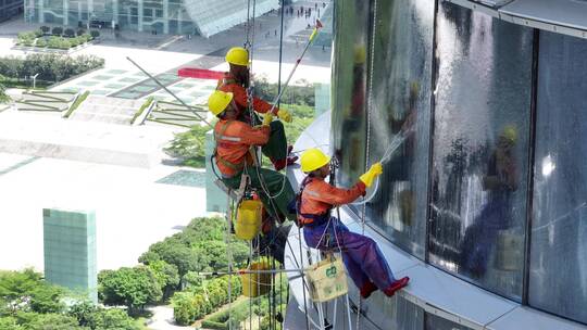 深圳城市蜘蛛人高空作业大百汇擦玻璃