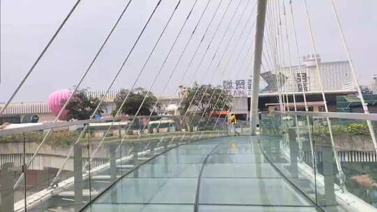 东莞国贸中心玻璃桥
