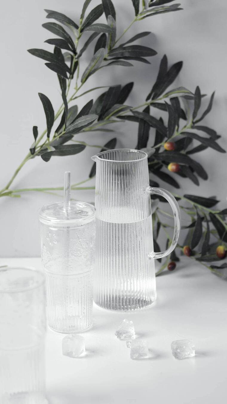 唯美清新窗帘飘动房间读书4k视频素材