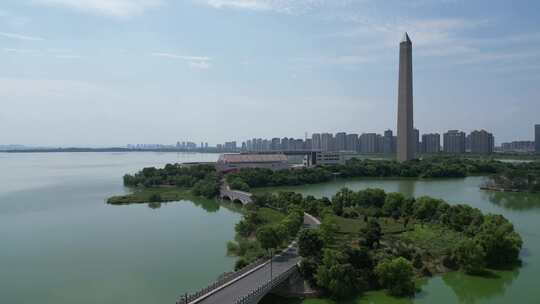 带高塔的水边城市景观九江胜利碑九江博物馆