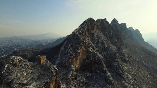 长城雪后雪景日出清晨