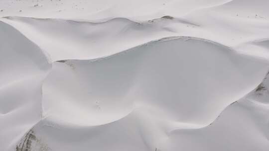 敦煌鸣沙山沙漠雪景航拍