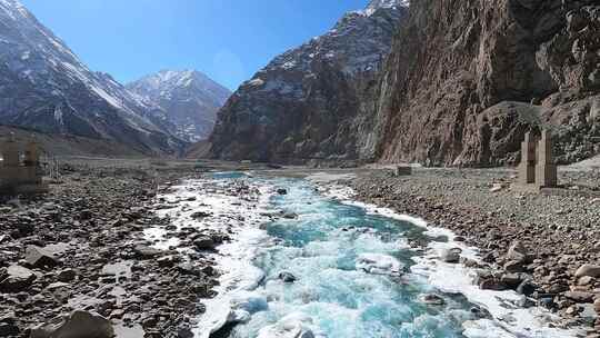 Shyok River，拉达克，在冬天