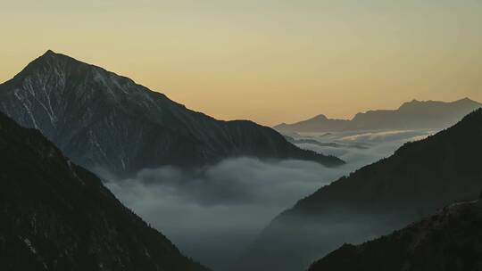 山顶看云海视频素材模板下载