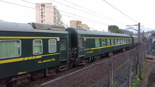 京广线铁路列车客车绿皮车视频素材模板下载