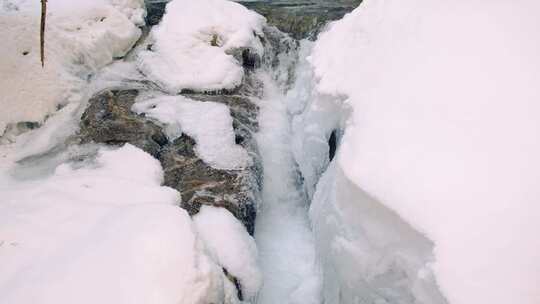 流动，溪流，冬天，雪