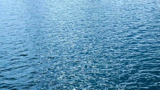 波光粼粼的湖面 水面