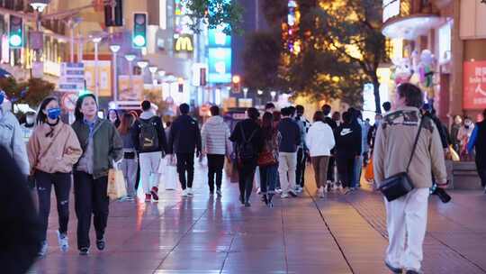 上海街头夜景人文生活外滩人群繁华都市