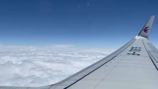 飞机窗外风景云海空中飞行机舱第一视角风光视频素材模板下载