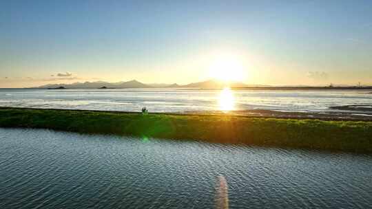 4k航拍日落晚霞后的滩涂海天一色