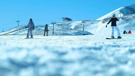 滑雪运动员超慢动作表演