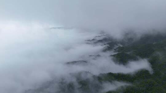 4K穿越云海高山风车云雾缭绕