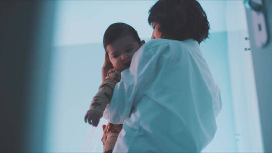 妈妈和宝宝的温馨画面